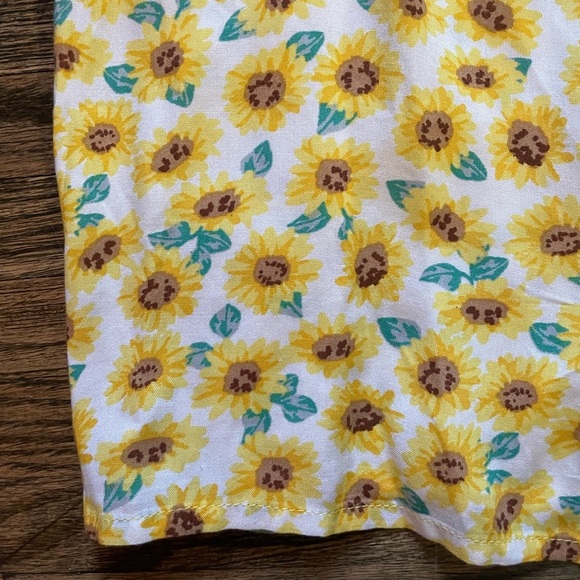 Sunflower Print Romper, Derek Heart, Shorts Size Medium,  Ruffle Straps - Picture 7 of 11